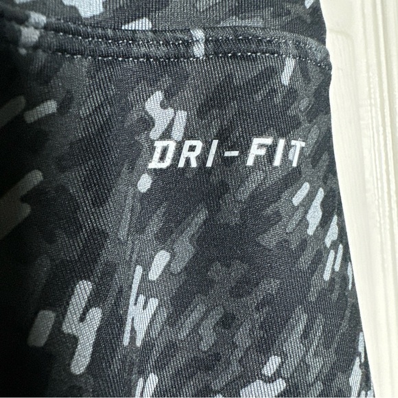 Nike Dri-Fit Women Medium Black Grey Pattern Key Pocket Cropped Running Leggings - Picture 9 of 11